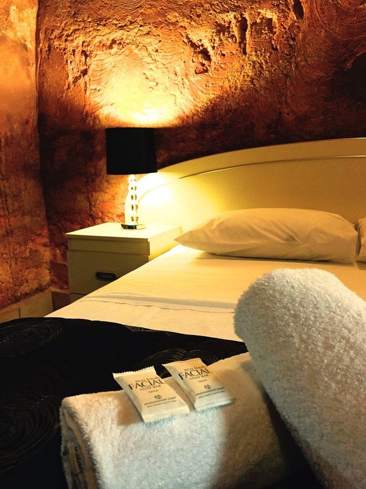 The Lookout Cave Underground Motel Coober Pedy Esterno foto