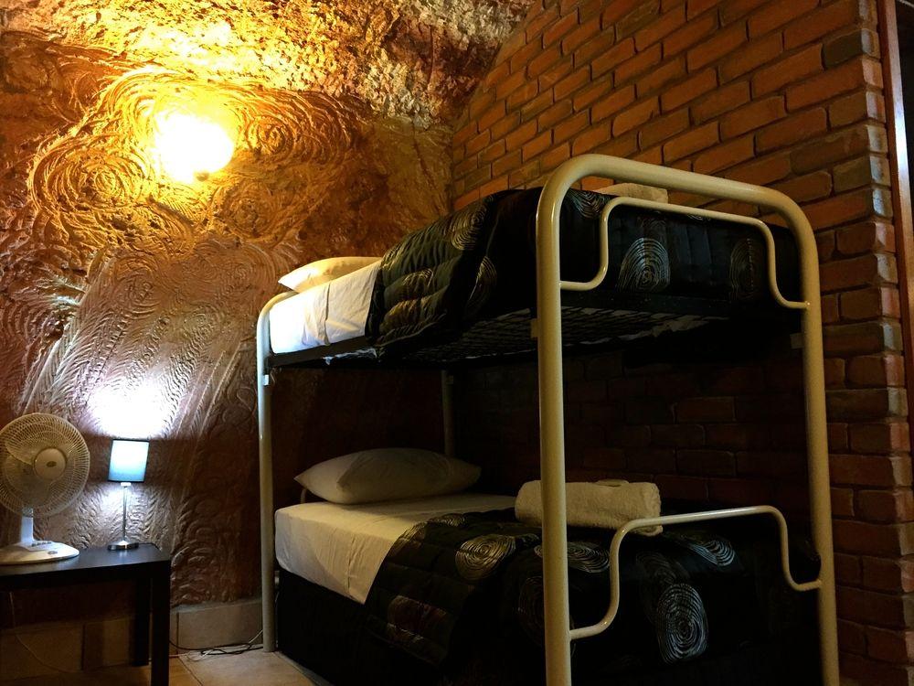 The Lookout Cave Underground Motel Coober Pedy Esterno foto