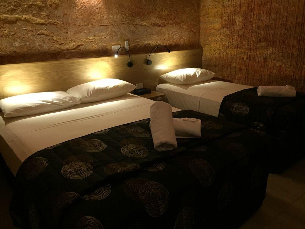 The Lookout Cave Underground Motel Coober Pedy Esterno foto