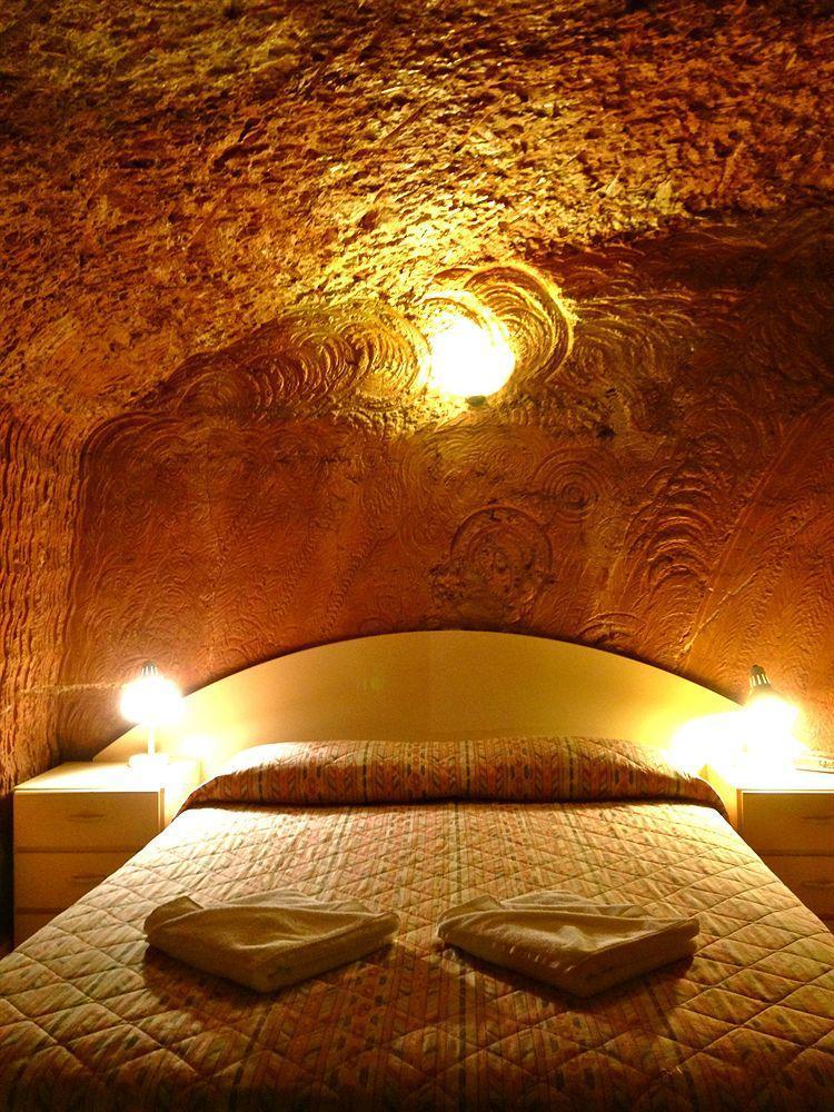 The Lookout Cave Underground Motel Coober Pedy Esterno foto