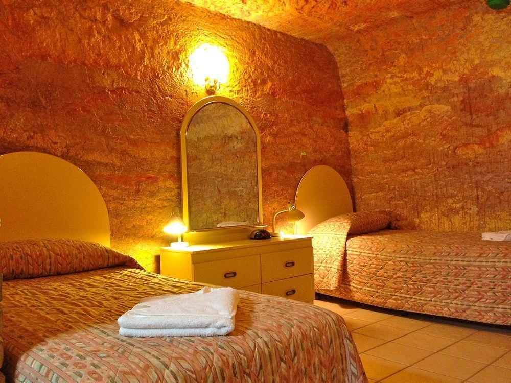 The Lookout Cave Underground Motel Coober Pedy Esterno foto