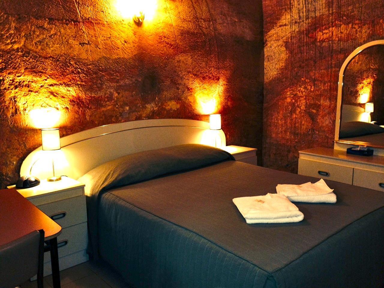 The Lookout Cave Underground Motel Coober Pedy Esterno foto