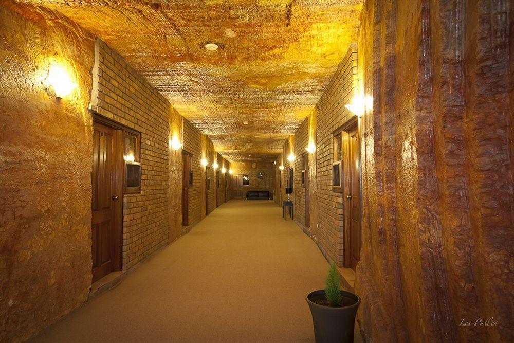 The Lookout Cave Underground Motel Coober Pedy Esterno foto