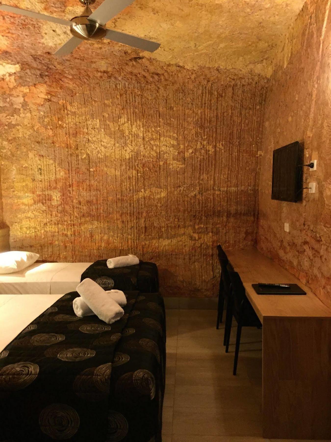 The Lookout Cave Underground Motel Coober Pedy Esterno foto
