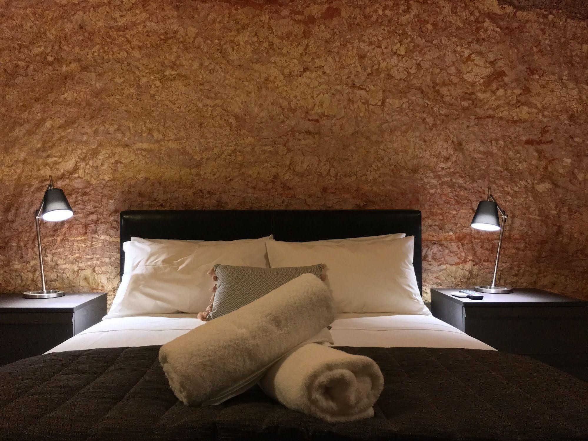 The Lookout Cave Underground Motel Coober Pedy Esterno foto