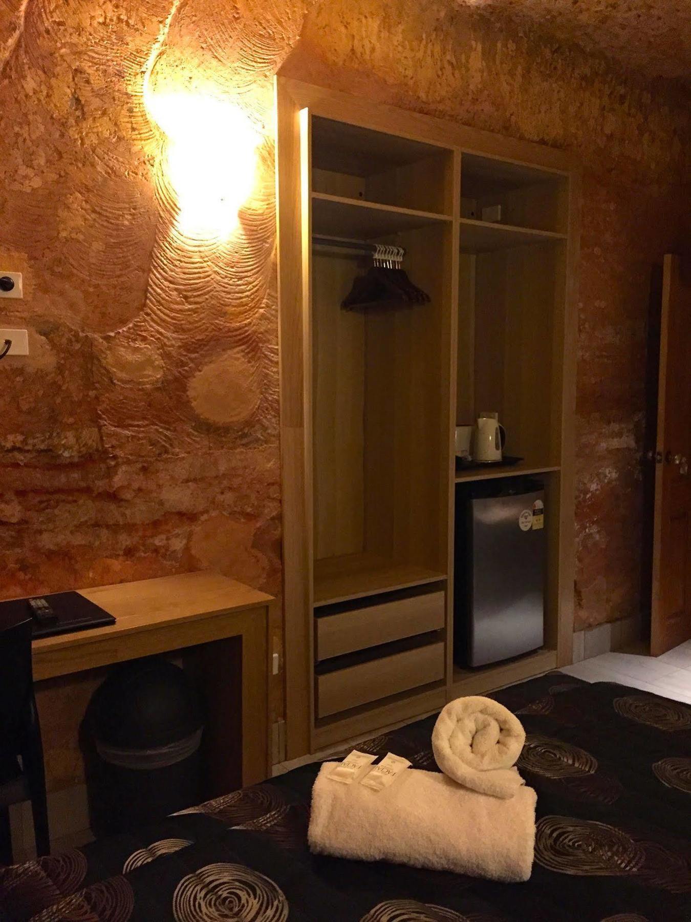 The Lookout Cave Underground Motel Coober Pedy Esterno foto