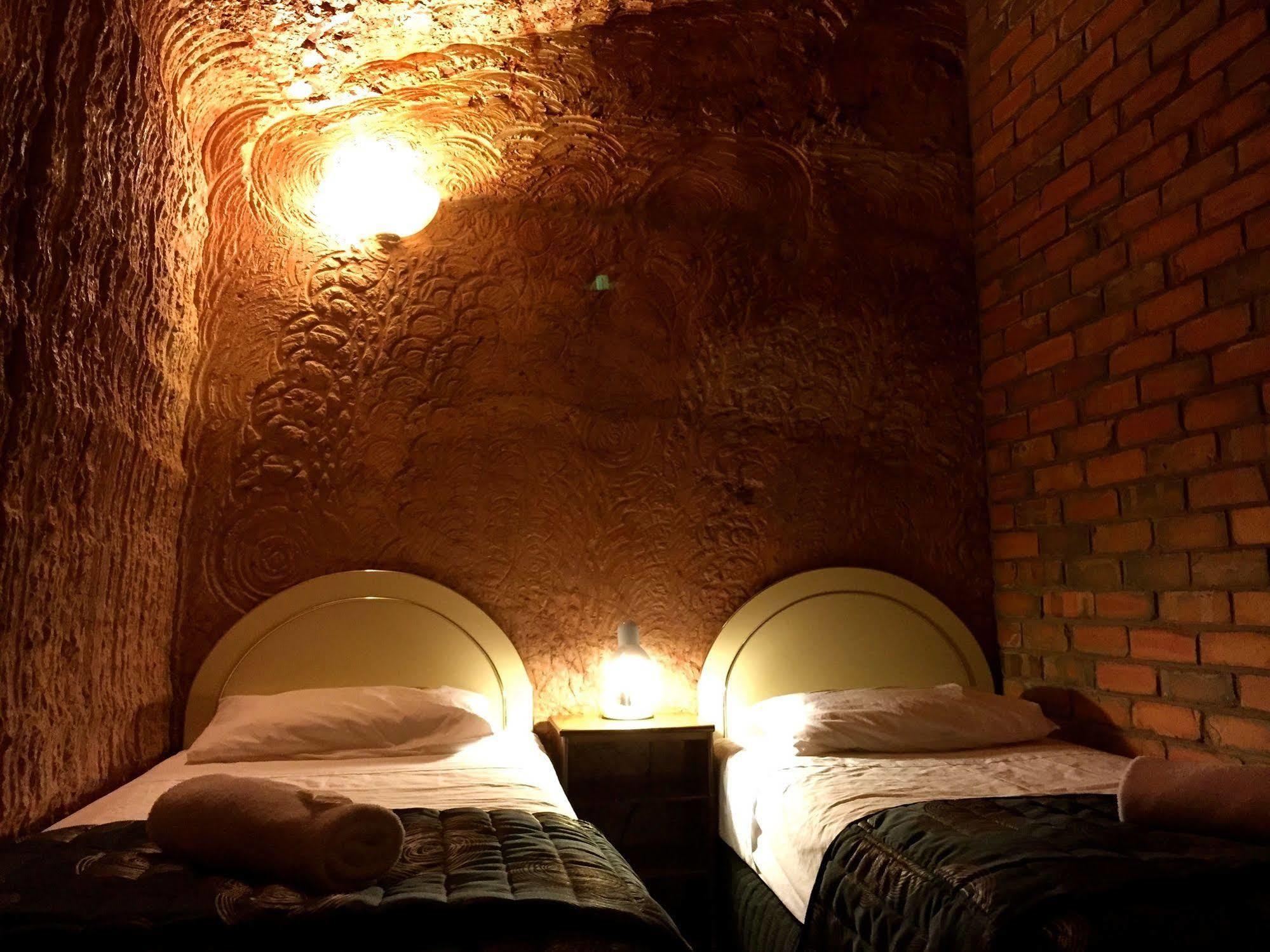 The Lookout Cave Underground Motel Coober Pedy Esterno foto