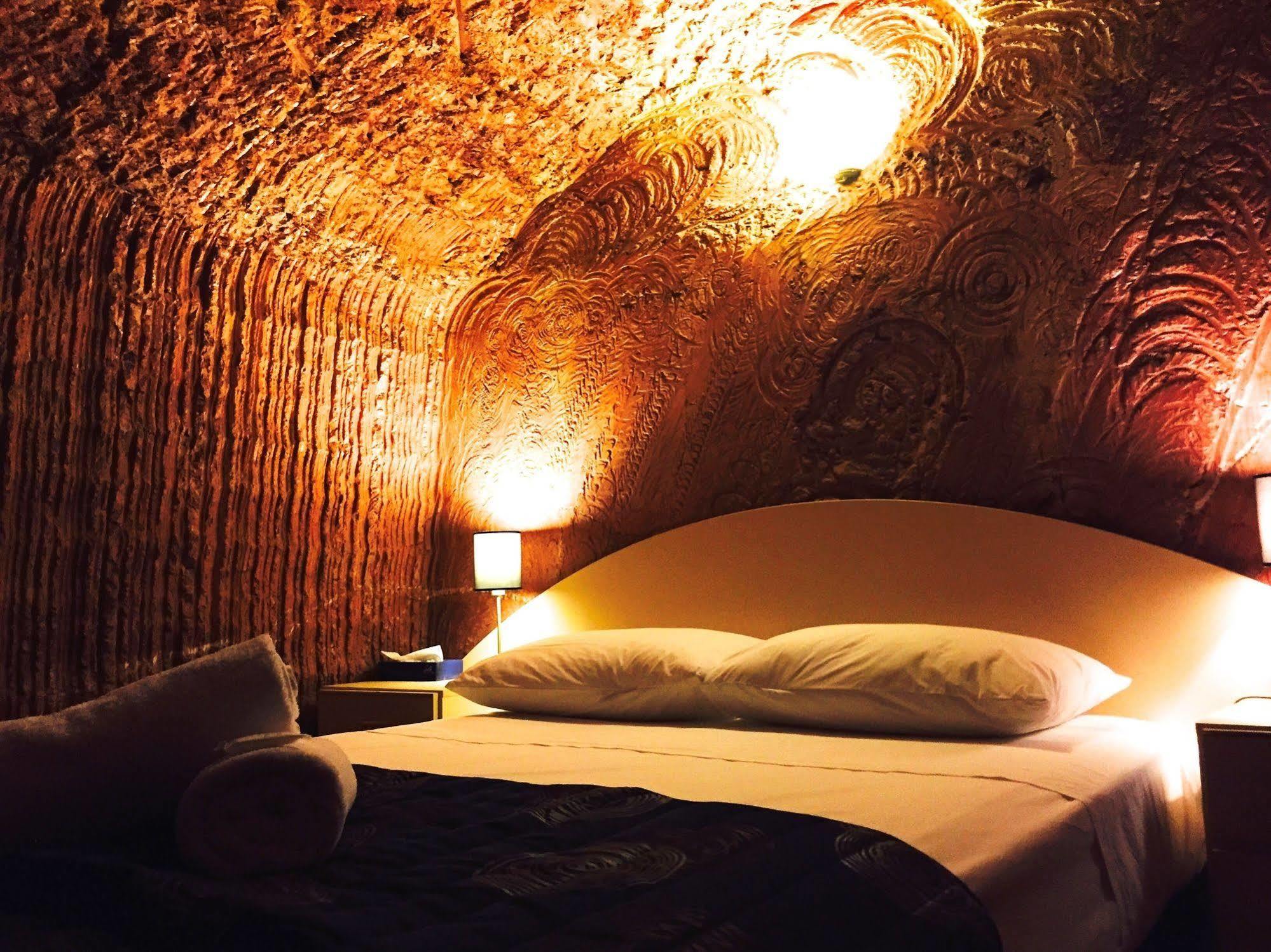 The Lookout Cave Underground Motel Coober Pedy Esterno foto