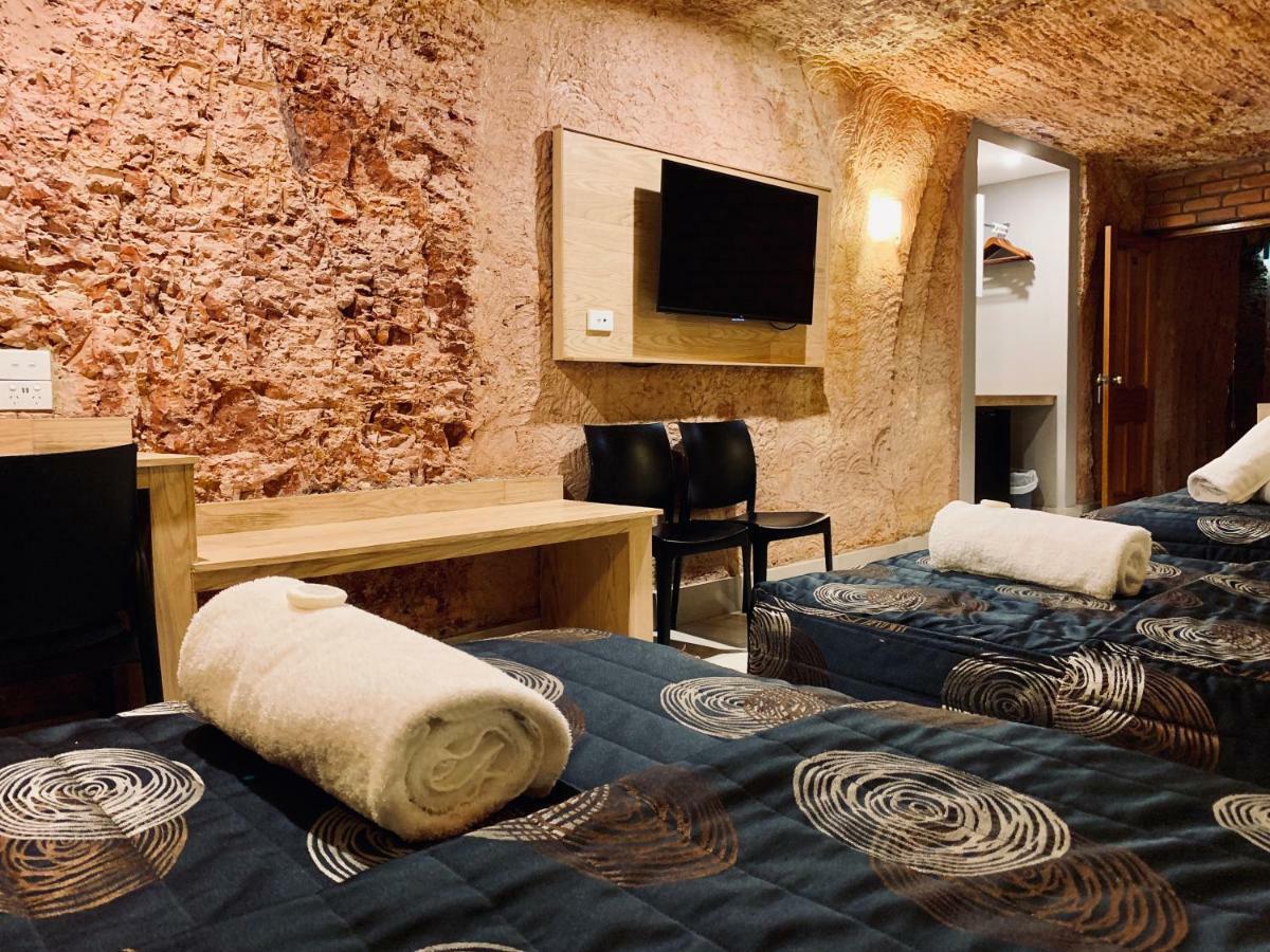 The Lookout Cave Underground Motel Coober Pedy Esterno foto